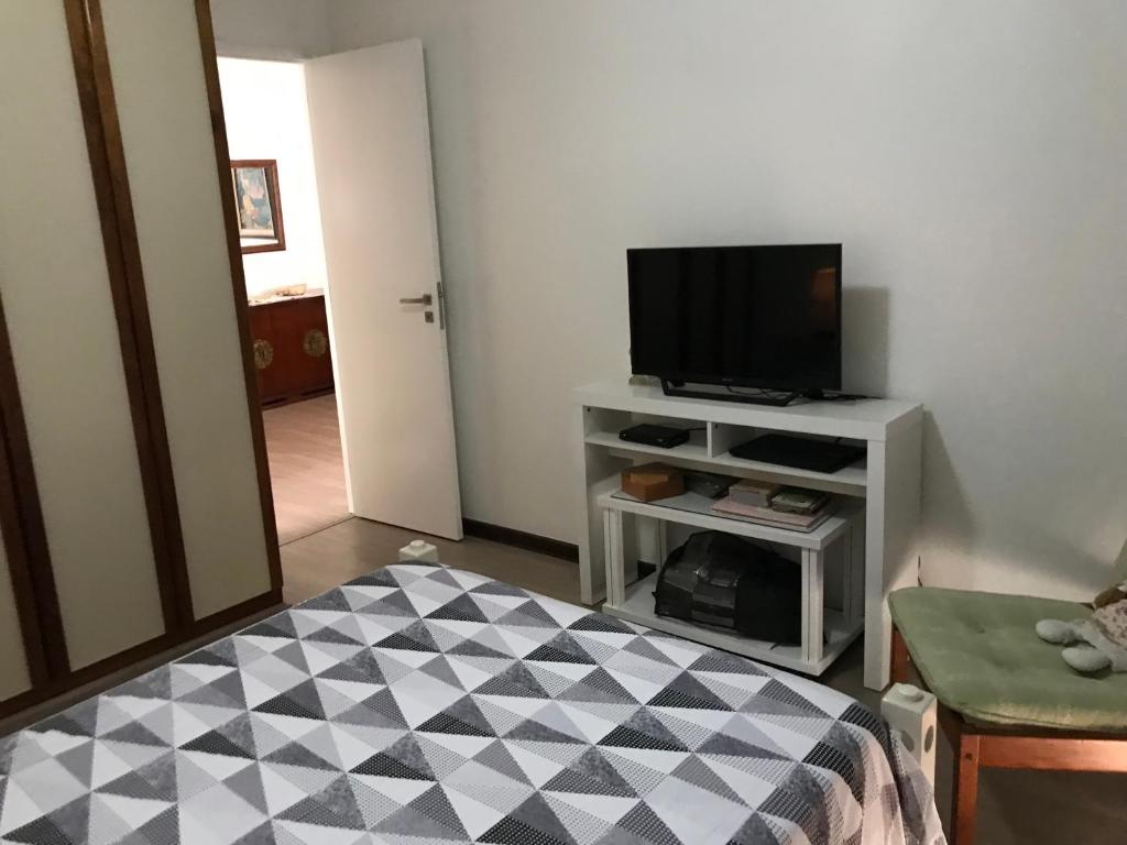 Flat Golden Coast room 4
